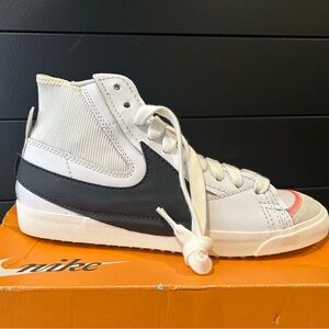 Men’s 11.5 Nike - Blazer Mid ‘77 Jumbo